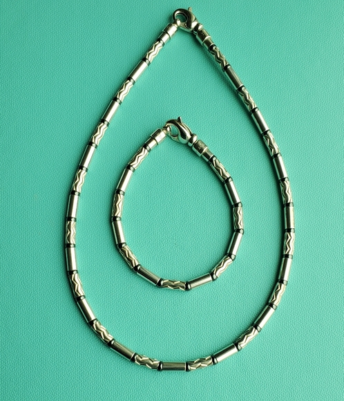 Retired silver and hematite NECKLACE ONLY - Picture 3 of 9